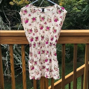 Sleeveless flower dress